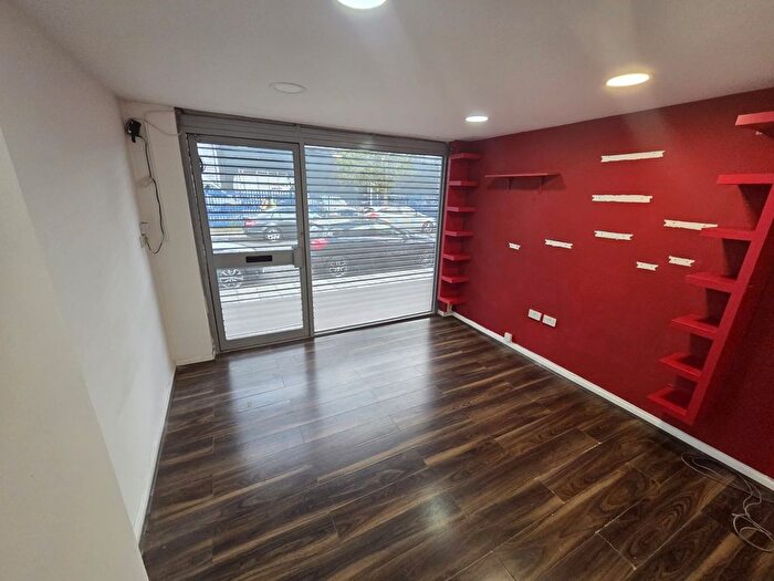 1 Bedroom Semi-Detached House To Rent In F Park Royal Road, Acton, NW10