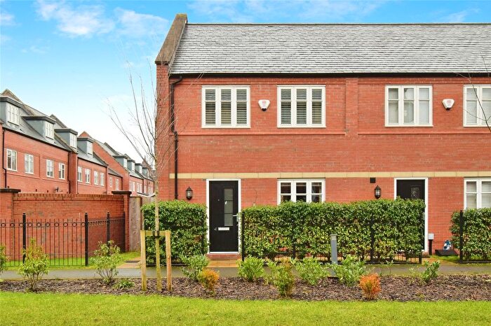 3 Bedroom End Terrace House For Sale In Baskerville Road, Altrincham, WA14