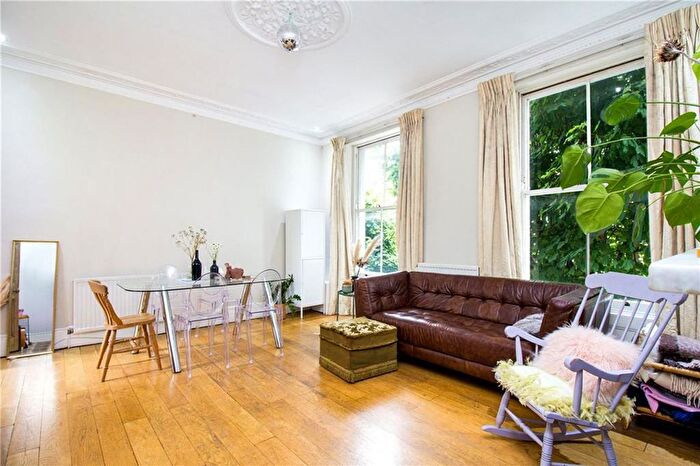 3 Bedroom Flat To Rent In Stanlake Road, Shepherds Bush, W12