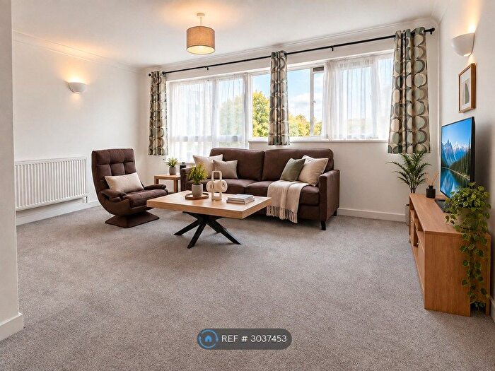 2 Bedroom Flat To Rent In Homefield Park, Sutton, SM1