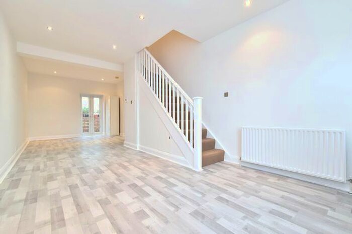 2 Bedroom Property To Rent In Ringmore Ri Ringmore Rise, London, SE23