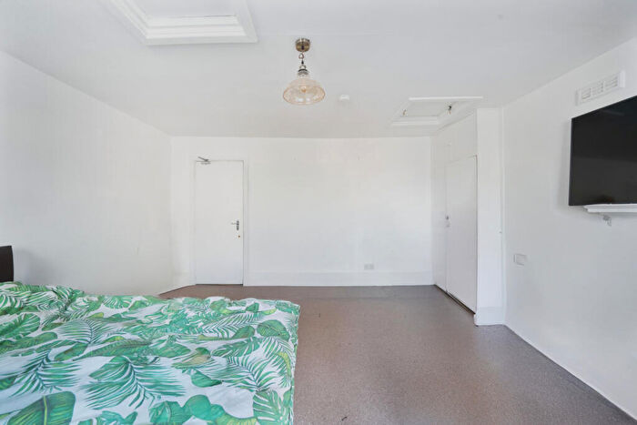 6 Bedroom House To Rent In Queens Road, Peckham, SE15