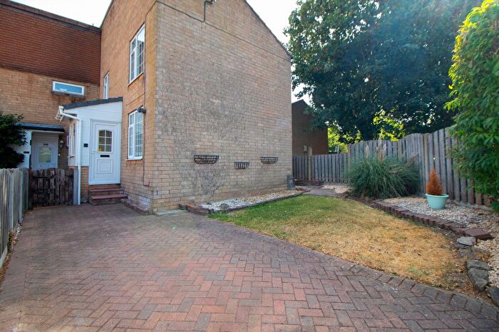 3 Bedroom End Of Terrace House For Sale In Garland Way, Westfield, S20