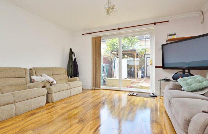3 Bedroom End Of Terrace House To Rent In Chesterton Road, London, E13