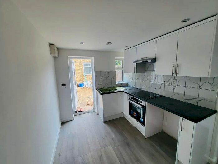 Studio To Rent In Campus Road, Walthamstow, E17