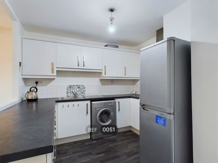 2 Bedroom Flat To Rent In Phoenix House, High Street, HU1
