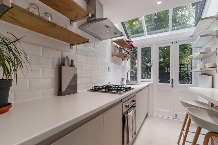 1 Bedroom Flat For Sale In Charteris Road, London, N4