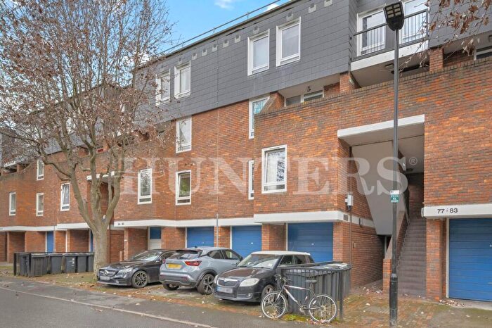 3 Bedroom Flat For Sale In Kessock Close, London, N17