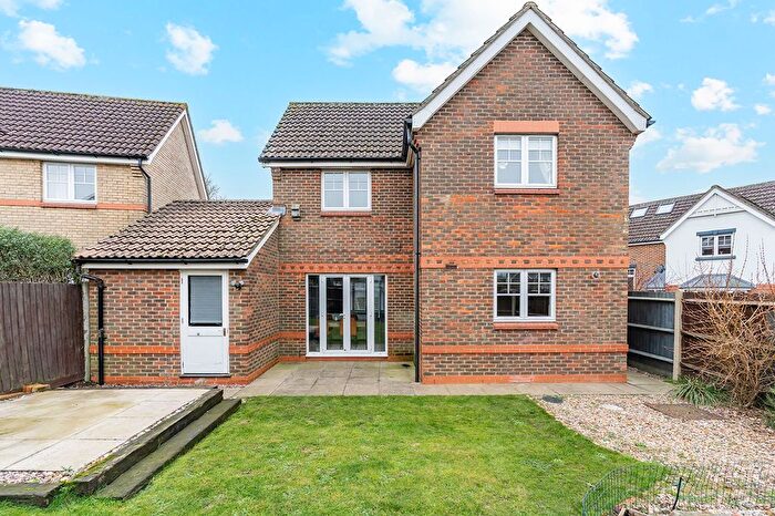 3 Bedroom Detached House For Sale In Vincent Place, Kennington, TN24