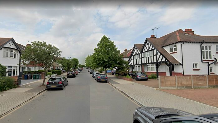 2 Bedroom Flat To Rent In Millway, London, NW7