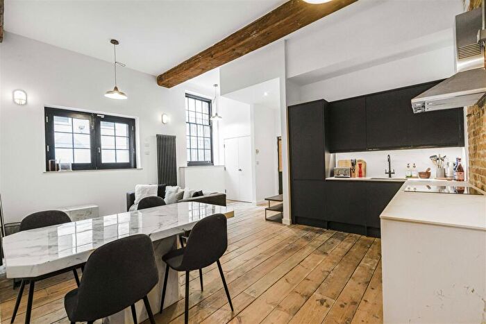 2 Bedroom Apartment To Rent In City Garden Row, Islington, London, N1