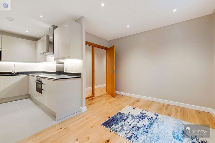 1 Bedroom Flat To Rent In Earls Court Road, London, SW5