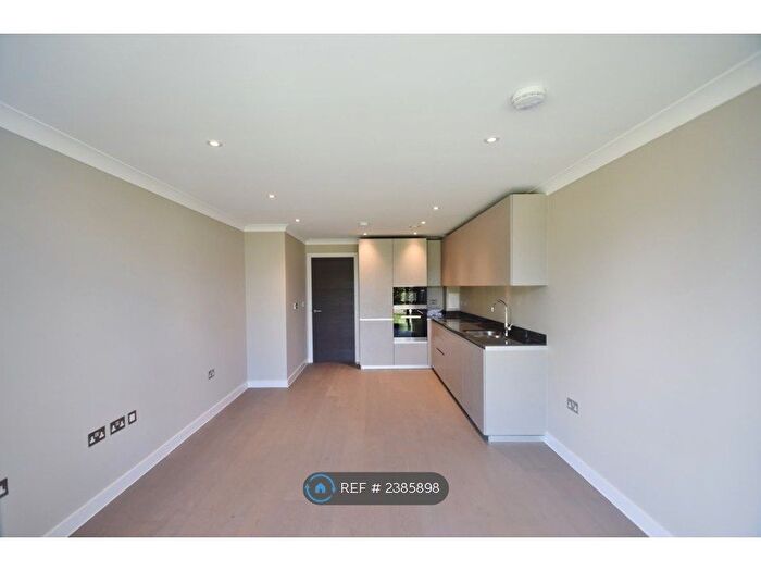 2 Bedroom Flat To Rent In Epsom Court, London, NW4