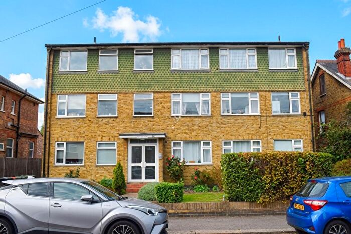 1 Bedroom Flat For Sale In Temple Road, Epsom, KT19