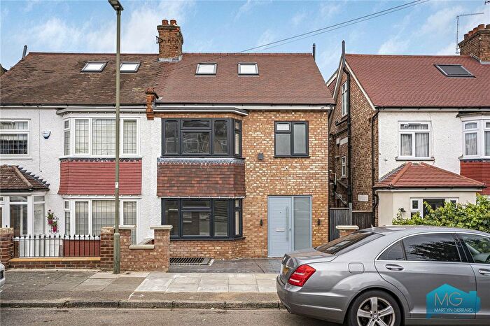 5 Bedroom Semi-Detached House For Sale In Fernwood Crescent, London, N20