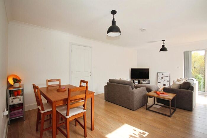 2 Bedroom Apartment For Sale In Andrews Close, Warwick, CV34
