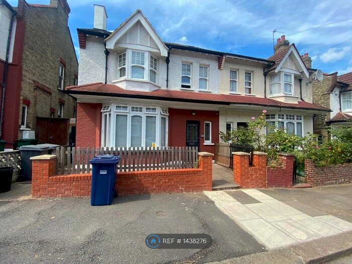 4 Bedroom Flat To Rent In Sylvester Road, London, N2