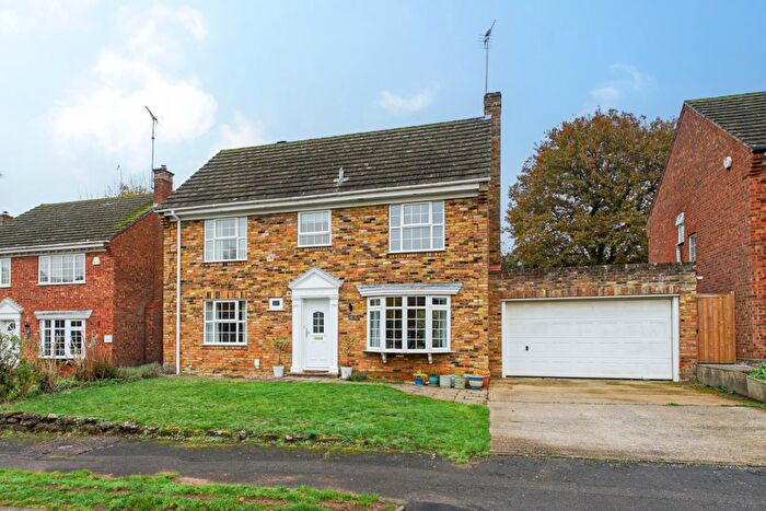 4 Bedroom Detached House For Sale In Grange Gardens, Heath And Reach, Leighton Buzzard, LU7