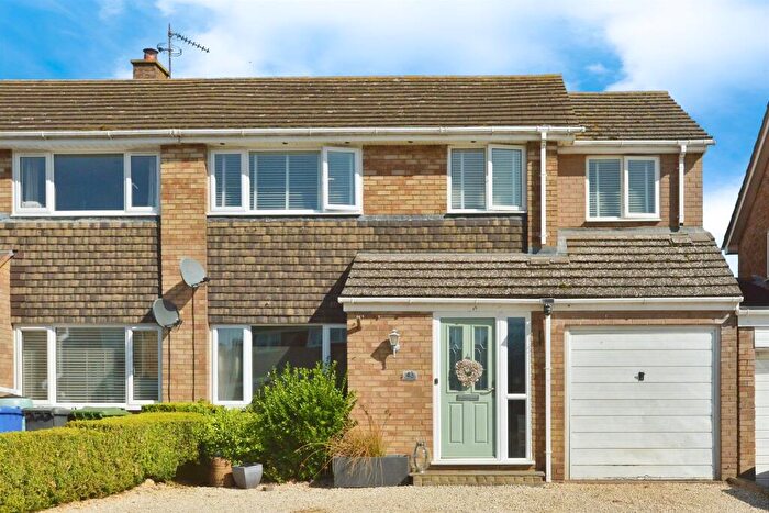 4 Bedroom Semi-Detached House For Sale In Glebe Road, Deanshanger, Milton Keynes, MK19