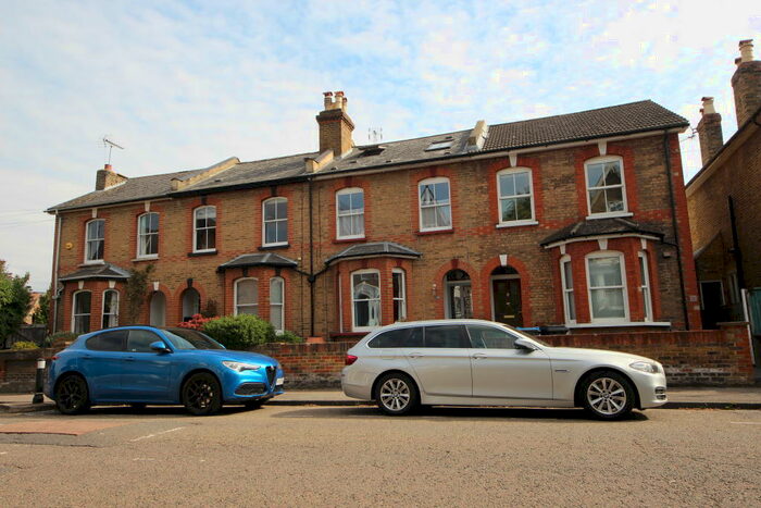 2 Bedroom Flat To Rent In Springfield Road, KT1