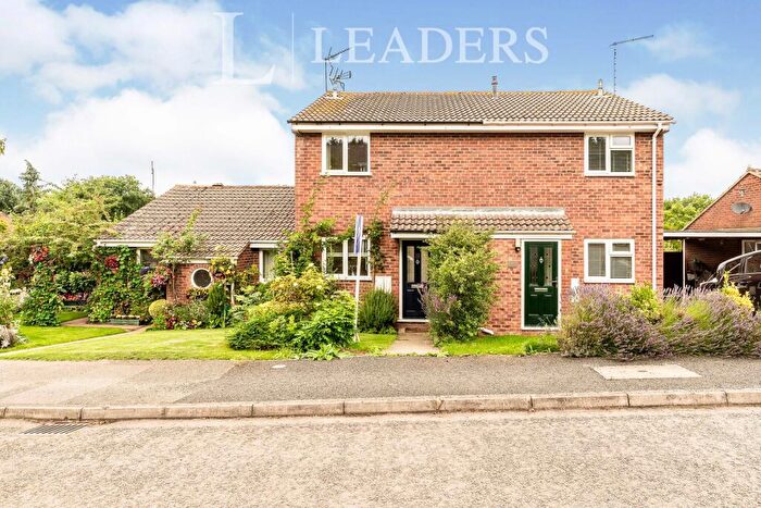 3 Bedroom Terraced House To Rent In Meadow Gardens, Buckingham, MK18