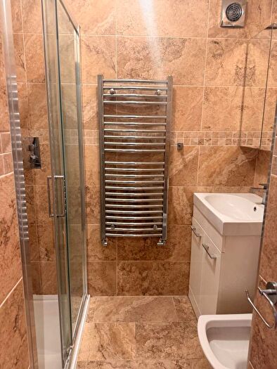 2 Bedroom Detached House To Rent In Hamilton Road, London, NW11