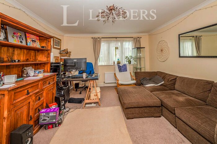 2 Bedroom Flat To Rent In Woodstock Road North, St.Albans, AL1