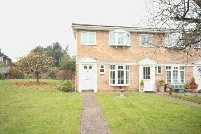 3 Bedroom Semi-Detached House To Rent In Regency Drive, West Byfleet KT14