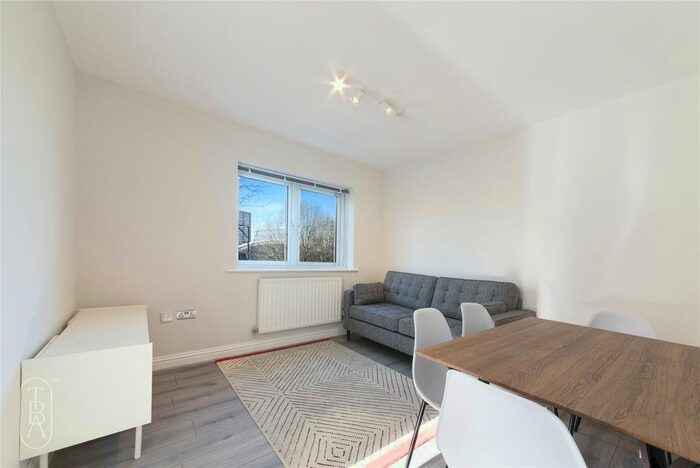 3 Bedroom Flat To Rent In Campbell Road, London, E3