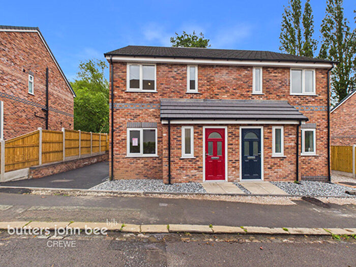 3 Bedroom Semi-Detached House For Sale In Walthall Street, Crewe, CW2