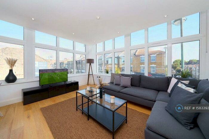 2 Bedroom Flat To Rent In Panther House, London, E11