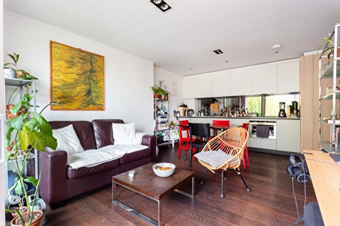 1 Bedroom Apartment To Rent In Wharf Road, Islington, N1