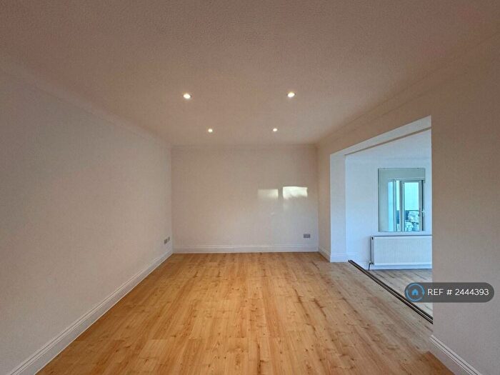 3 Bedroom Semi-Detached House To Rent In Tern Way, Brentwood, CM14