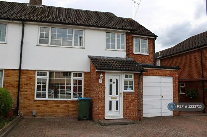 5 Bedroom Semi-Detached House To Rent In Queens Mead, Aylesbury, HP21
