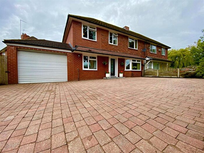 5 Bedroom House For Sale In The Crescent, Little Lever, Bolton, BL3