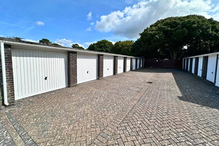 2 Bedroom Flat To Rent In Arundel Way, Highcliffe, Dorset., BH23
