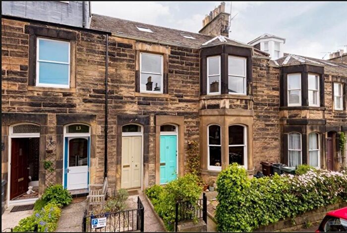 2 Bedroom Flat To Rent In Alderbank Place, Shandon, Edinburgh, EH11
