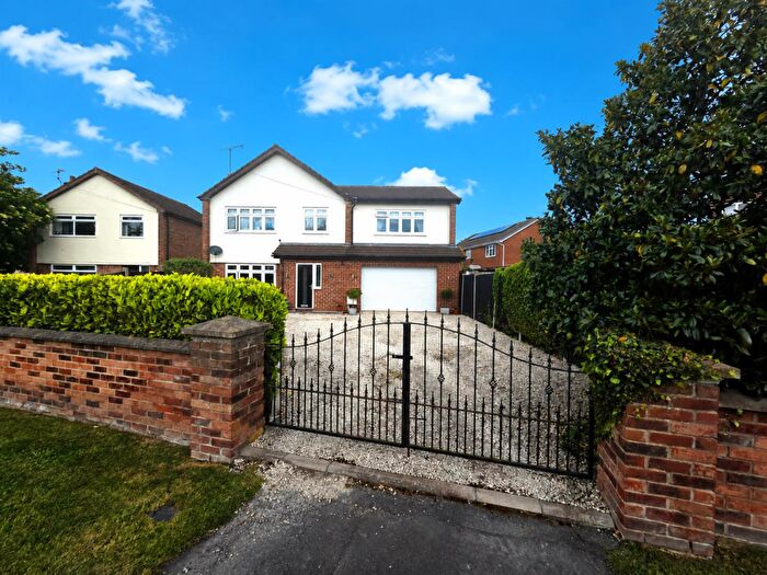 4 Bedroom Detached House For Sale In Whinney Moor Lane, Retford, DN22