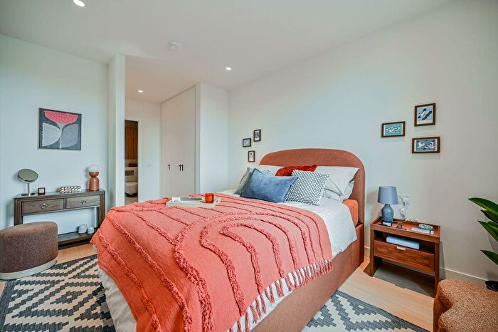 Studio To Rent In Ferry Island, Tottenham, London, N17