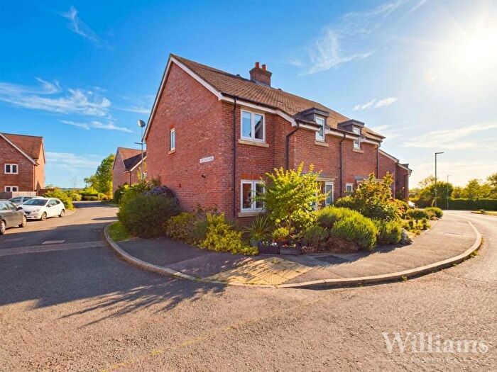 3 Bedroom Semi-Detached House For Sale In Lakeland Drive, Aylesbury, HP18