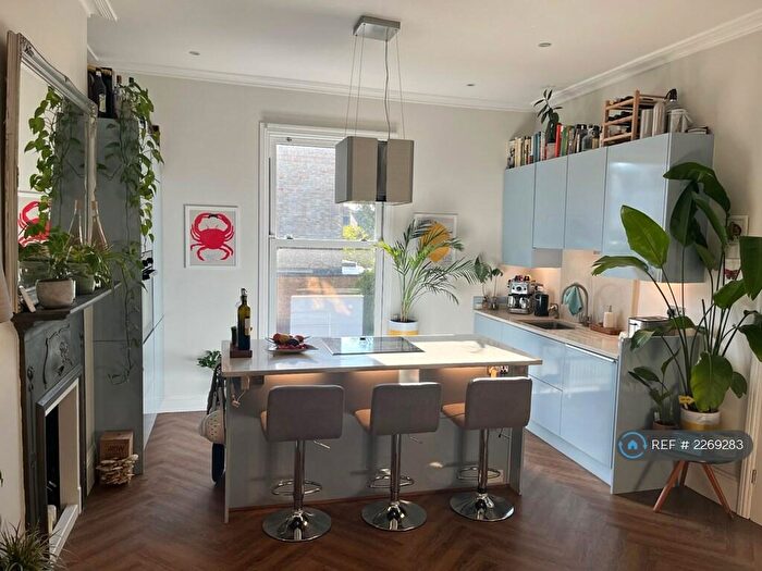 2 Bedroom Flat To Rent In Broomwood Road, London, SW11