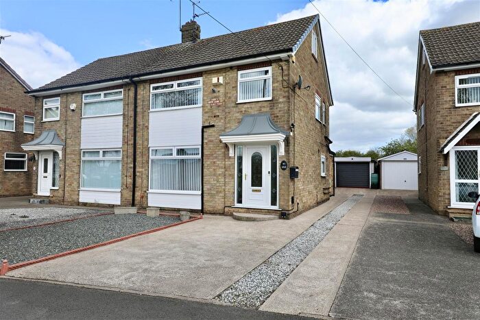 3 Bedroom Semi-Detached House For Sale In Compass Road, Hull, HU6