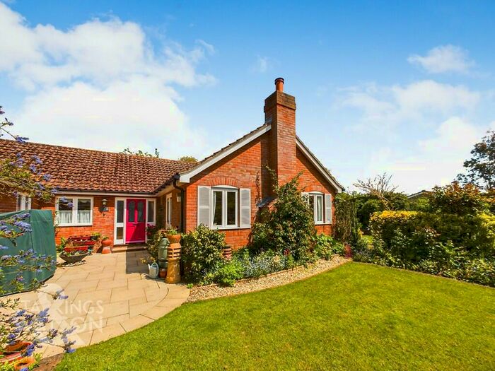3 Bedroom Detached Bungalow For Sale In St. Annes Close, Brundall, Norwich, NR13