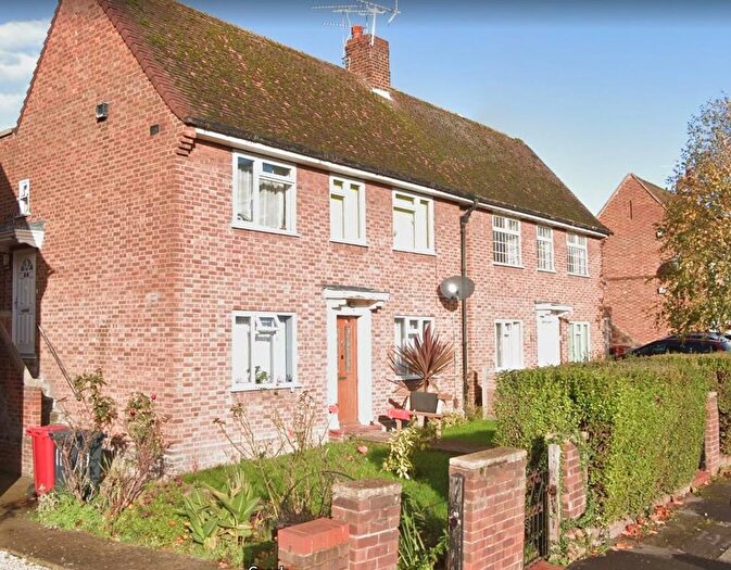 2 Bedroom Maisonette To Rent In Beechwood Gardens, Slough, SL1