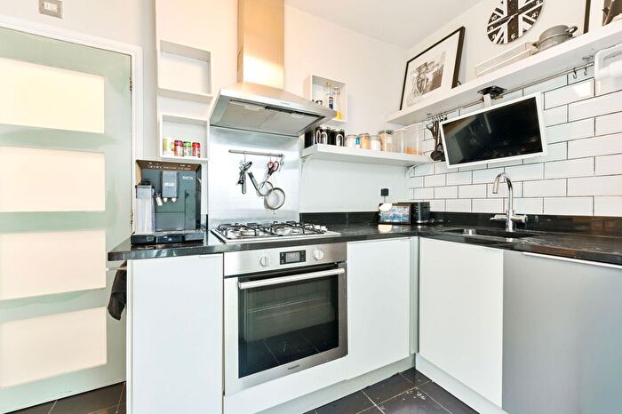 1 Bedroom Flat For Sale In Studland Street, Brackenbury Village, London, W6
