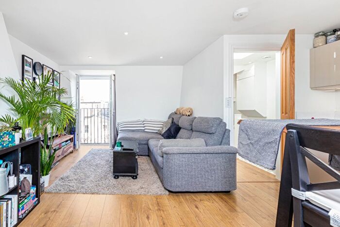 1 Bedroom Flat To Rent In Munster Road, London, SW6