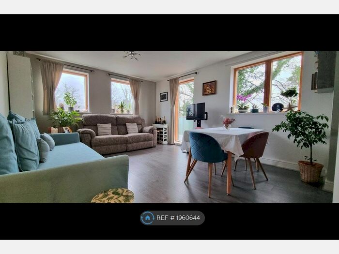 2 Bedroom Flat To Rent In Sanderstead Road, South Croydon, CR2