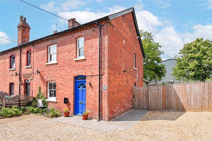4 Bedroom End Of Terrace House For Sale In London Road, Devizes, Wiltshire, SN10