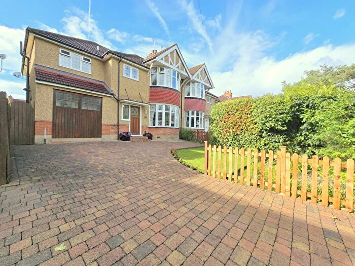 5 Bedroom Semi-Detached House For Sale In Hillview Road, Hatch End, HA5