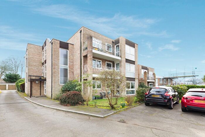 1 Bedroom Flat To Rent In Overbury Avenue, Beckenham, Kent, BR3